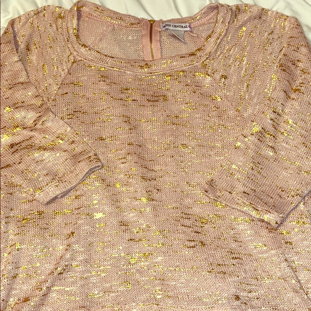 Super Cute Pink/Gold Quarter-Length Top!